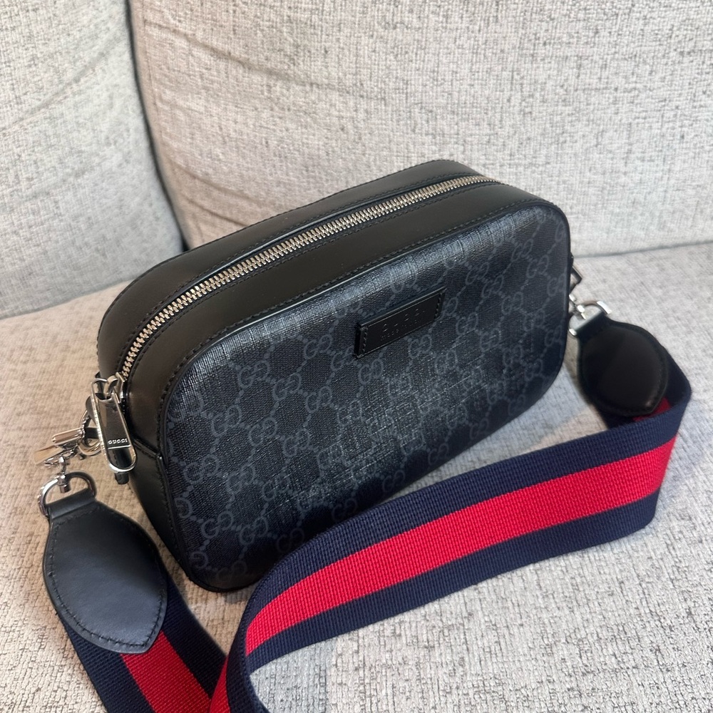 Gucci GG supreme crossbody bag
